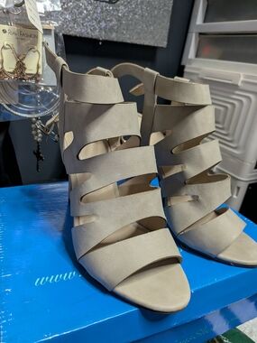 Women’s Strappy Cutout Sandals - Beige